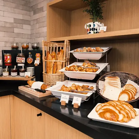 Hotel Express Centre By Ihg