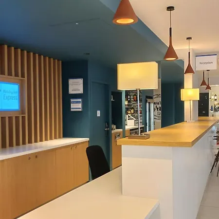 Express Centre By Ihg 3* 릴
