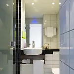 Hotel Express Centre By Ihg Lila