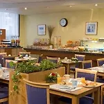 Express Centre By Ihg Hotel 3*