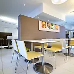 Express Centre By Ihg Lila
