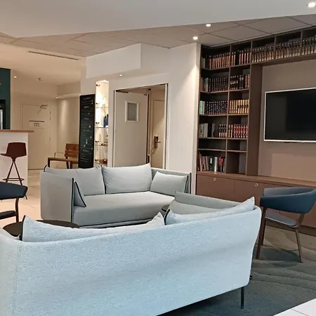 Express Centre By Ihg Hotel 3*