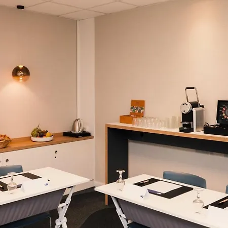 Hotel Express Centre By Ihg