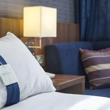 Hotel Express Centre By Ihg 3*