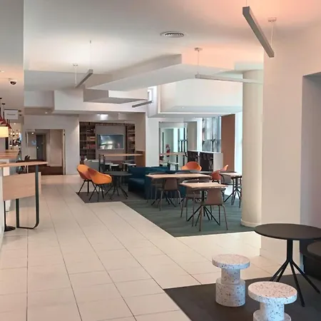 Express Centre By Ihg Hotel 3*