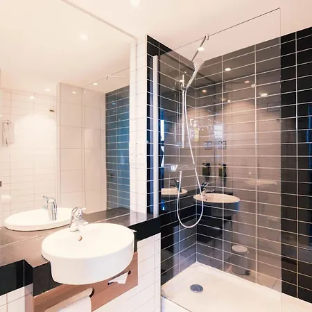 Express Centre By Ihg 3*