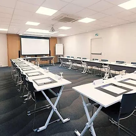 Express Centre By Ihg 호텔 3*