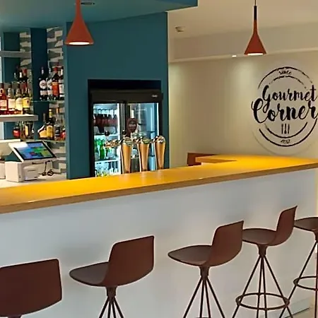 Express Centre By Ihg 호텔 릴