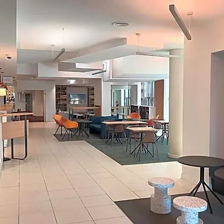 Express Centre By Ihg 3* 릴