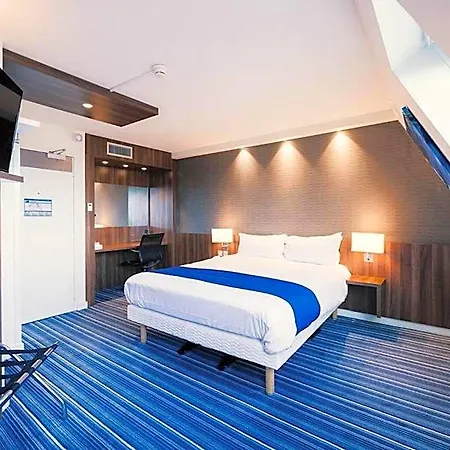 호텔 Express Centre By Ihg 3*