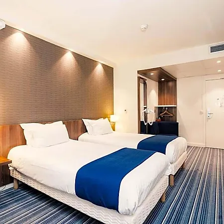 Express Centre By Ihg 호텔 3*