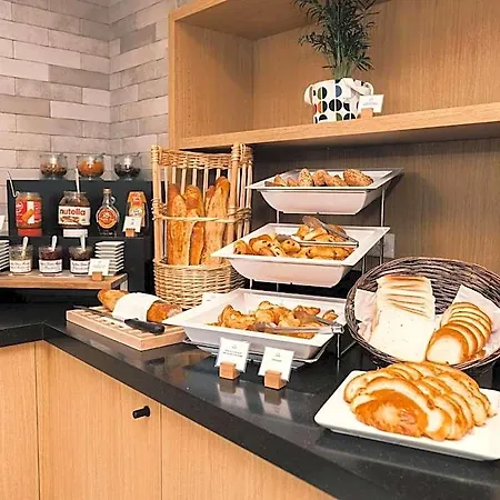 Express Centre By Ihg 호텔