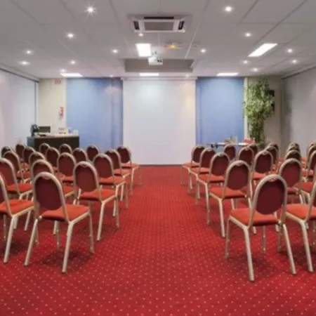Отель Express Centre By Ihg