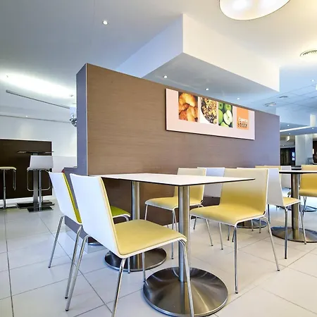 Express Centre By Ihg 릴