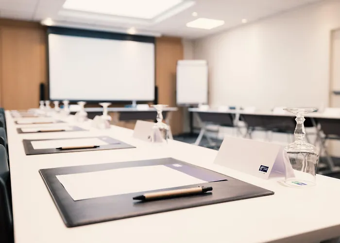 Hotel Express Centre By Ihg 3*