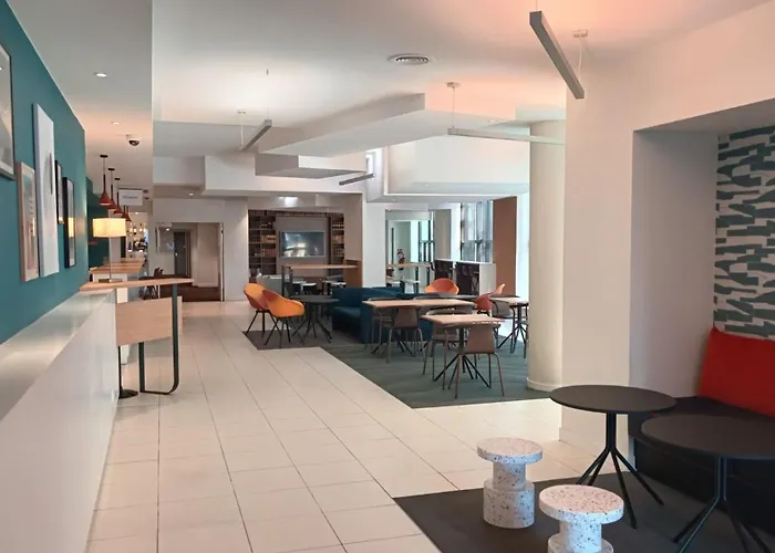 Express Centre By Ihg Hotel 3*