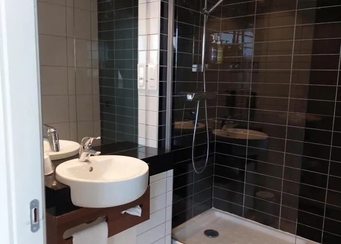 Express Centre By Ihg 3*