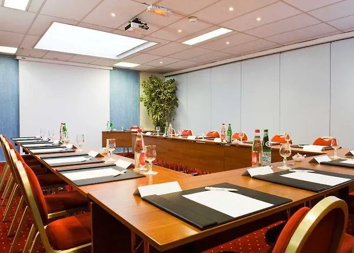 Express Centre By Ihg 3*