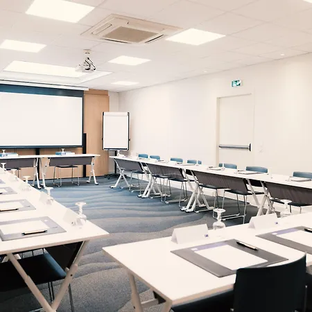 מלון Express Centre By Ihg