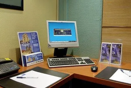 Express Centre By Ihg מלון 3*